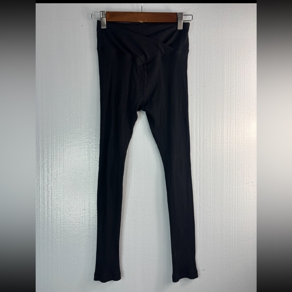 Aeropostale S Ribbed V-Waist High Rise Leggings in Black